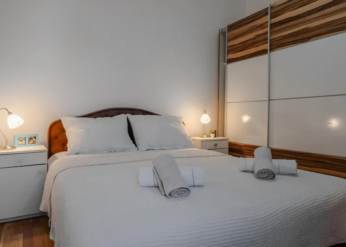 With Parking Space - 23025 Daire Vir